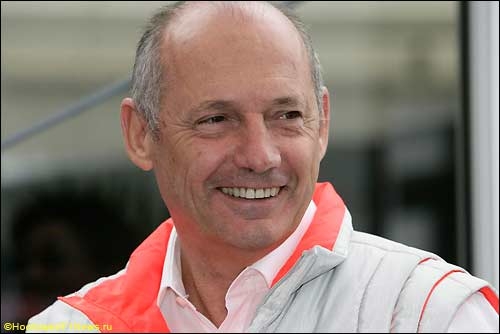 F1. Глава McLaren встал на защиту Хэмилтона