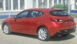 Новый хэтчбек Mazda3 был сфотографирован без комуфляжа