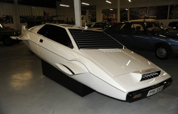Автомобиль-субмарина Джеймса Бонда выставлен на аукционе