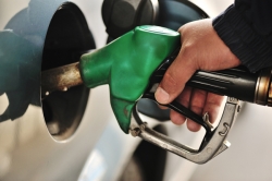 Из-за падения цен на нефть подешевело топливо в России Из-за падения цен на нефть подешевело топливо в России