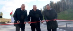 Президент перерезал ленту на втором кольцевом участке дороги Минска