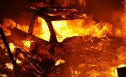 Парень в центре Минска сжег чужой автомобиль Opel Парень в центре Минска сжег чужой автомобиль Opel