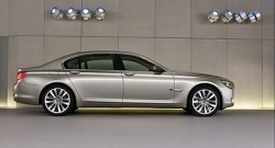 Первые изображения экстерьера и интерьера новой BMW "седьмой серии"