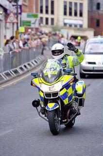 Причиной гибели британского ”мотобатовца” послужил обычный лежачий полицейский