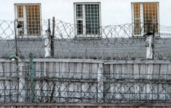 Заключенный сбежал с автозаком