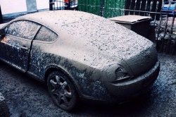 На Bentley в Москве кран уронил случайно семь тонн бетона – машина была не застрахована