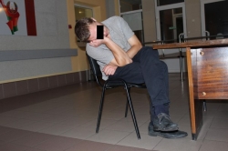 Задержанный пьяный бесправник уснул прямо в ГАИ