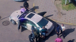 Подозреваемый в хищениях россиянин ездил по Минску на Мерседесе со стразами