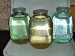 Жителя Барановичей задержали за бомбардировку машины банками с водой