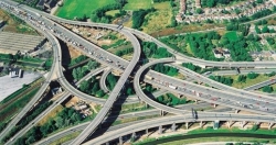 В Великобритании появятся заряжающие электромобили в пути дороги