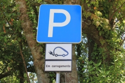 Миллион машин в мире заряжается с помощью розетки