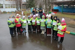 Минск: школьники младших классов будут одеты в жилеты со светоотражением