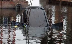 Минск: с парковки жилого дома был угнан Opel и утоплен в Свислочи