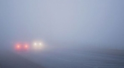 ГАИ просит водителей не спешить с включением фар в гололедицу и туман