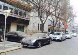 Китаец заблокировал на год своим Porsche Boxster автомобиль BMW врага