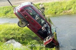 Мужчина из утонувшего авто вытащил четверых человек