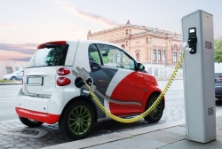 Петербург: право бесплатной парковки получили владельцы электромобилей