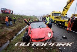 Отец и сын уцелели в аварии, Ferrari F430 Spider